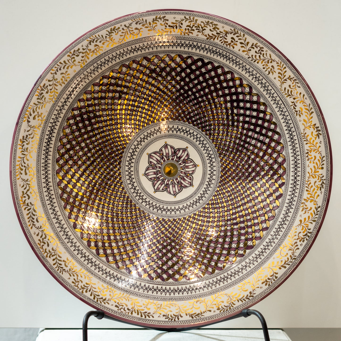 Plate Ø 40 cm. with gold - pattern 008