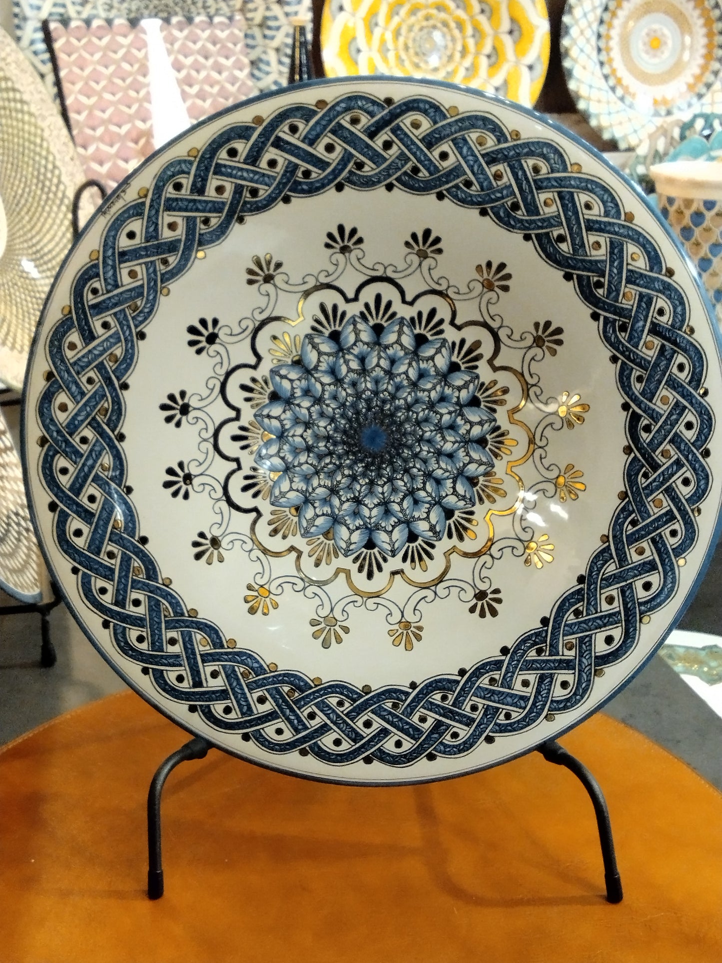 Plate Ø 35 cm. With gold - pattern 091