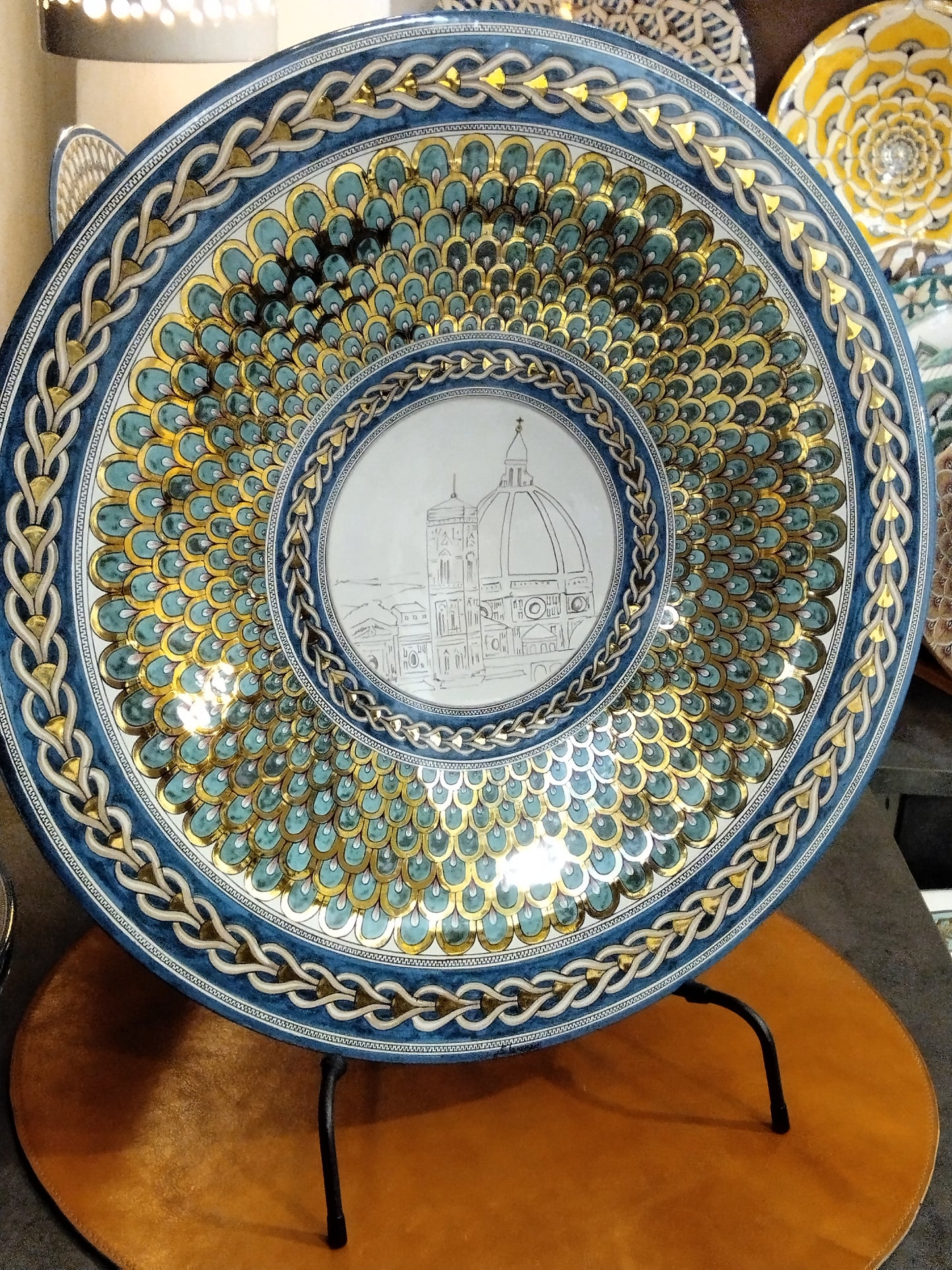 Plate Ø 45 cm. With gold - pattern 093