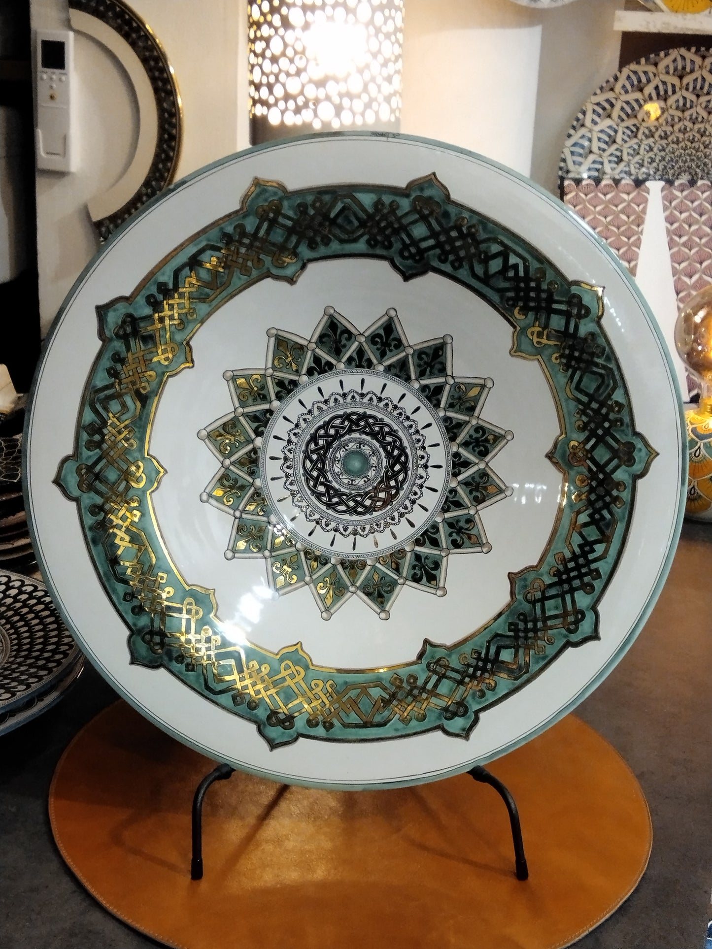 097 - Plate Ø 45 cm. With gold - pattern 097